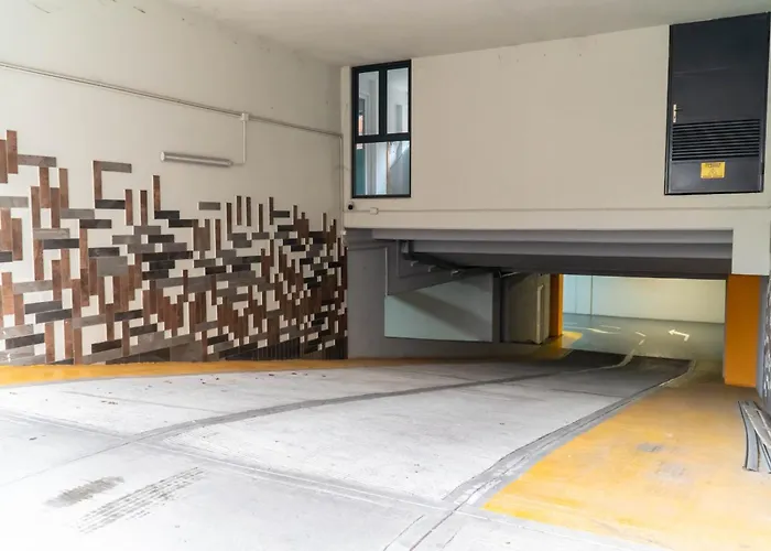 Signature 9 * Tirana