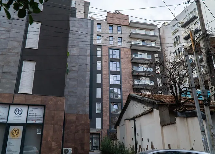 Signature 9 טיראנה